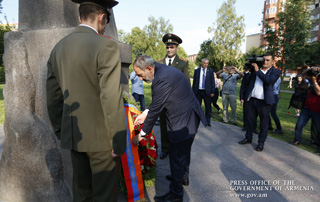 Nikol Pashinyan lays flowers at Komitas monument, visits Hermitage in St. Petersburg