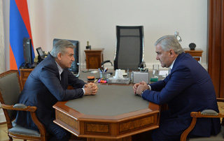 Карен Карапетян и Самвел Карапетян обсудили реализуемые в Армении инвестиционные программы