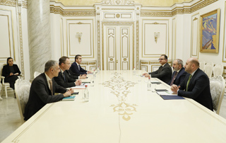 Премьер-министр принял делегацию управляющей пенсионными фондами компании “Амунди Групп”