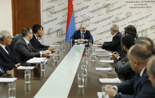 
PM Pashinyan introduces newly appointed Minister of Education, Science, Culture and Sport to the staff of the ministry 
