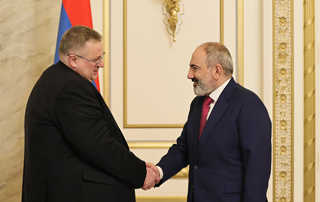 PM Pashinyan receives the Deputy Prime Minister of Russia