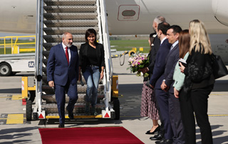 Prime Minister Pashinyan arrives in the Czech Republic on an official visit