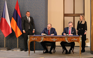 Nikol Pashinyan and Petr Fiala sign a joint Declaration