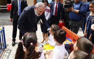 Le Premier ministre a assisté à la cérémonie d'inauguration  du nouveau jardin d'enfants dans le village de Zartonk, dans la région d'Armavir