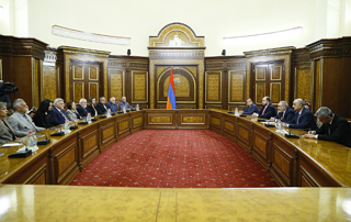 Le Premier ministre a reçu les membres nouvellement élus du Conseil Central du Parti Libéral Démocratique Arménien (Ramgavar)