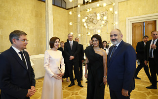 Премьер-министр вместе с супругой посетил концерт в рамках саммита Европейского политического сообщества 