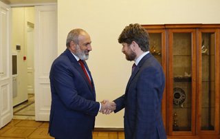 Le Premier ministre a reçu le nouvel Ambassadeur de France en Arménie
