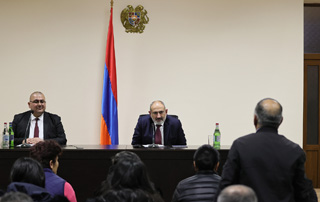 Премьер-министр провел встречу с родственниками вернувшихся на днях в Армению военнопленных