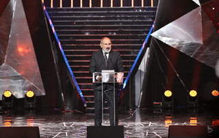 Sevada Khojabaghyan, enseignant et fondateur de l'école, a reçu la principale récompense du prix "Héros de notre temps 2023"