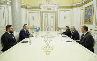 Премьер-министр Пашинян принял основателя компании Embodied, Inc. Паоло Пирджаняна