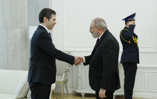 Le Premier ministre a reçu le nouvel ambassadeur de Grèce en Arménie