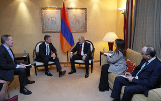 Le Premier ministre Pashinyan a discuté avec les vice-présidents d'Amazon Web Services des questions de coopération dans le domaine de la numérisation