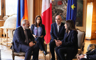 Никол Пашинян и Анн Идальго подчеркнули важность последовательного развития сотрудничества между Ереваном и Парижем