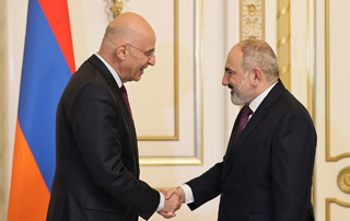 Le Premier ministre Pashinyan a reçu la délégation conduite par le ministre de la Défense de la Grèce