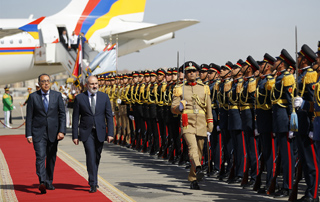 Le Premier ministre Pashinyan est arrivé en Égypte pour une visite officielle