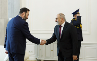 Le Premier ministre a reçu la direction de "MTS-Arménie" 