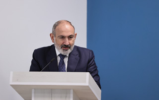 The Prime Minister gets acquainted with the innovative programs of the ASUE Gumri branch and delivers a lecture on the topic of "Economic Development as a State Interest" 