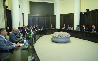 Le Premier ministre Pashinyan a présidé une discussion sur les questions liées au plan directeur de la " Cité académique " et aux infrastructures de transport 
