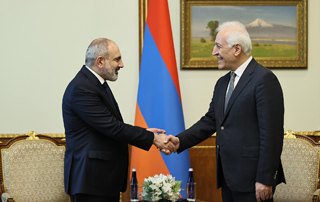 Nikol Pashinyan meets with Vahagn Khachaturyan and congratulates him on birthday

