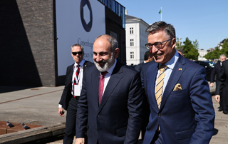 Nikol Pashinyan meets with Anders Fogh Rasmussen