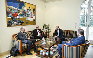 Վարչապետն այցելել է ԳԴՀ-ում ՀՀ դեսպանություն