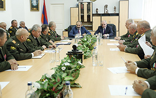 Nikol Pashinyan,  Bako Sahakyan chair consultation at AR Defense Ministry Headquarters