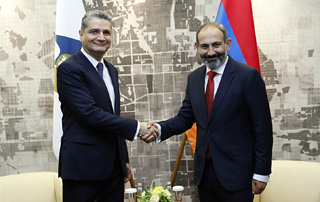 Nikol Pashinyan holds private talks with Tigran Sargsyan in Sochi