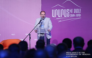 Nikol Pashinyan attends “My Step for Ararat Marz” investment business projects forum in Ararat Marz of Armenia