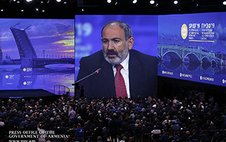 Nikol Pashinyan attends plenary session at St. Petersburg International Economic Forum