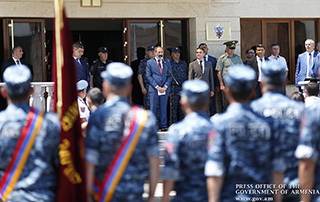 Премьер-министр Никол Пашинян поздравил сотрудников полицейских войск Республики Армения в связи с 26-летием