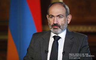 Premier ministre : sur les lieux de Stepanakert, touchés par les bombes, on ne voit apparaître aucun infrastructure militaire, ni, même aucun militaire.