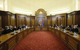 Probe into first criminal case finalized: Nikol Pashinyan meets with killed servicemen’s relatives