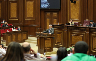 Nous avons lancé le mécanisme de sécurité politico-militaire, qui envisage des solutions à la fois politiques et militaires : discours de Nikol Pashinyan à la séance extraordinaire de l'Assemblée nationale