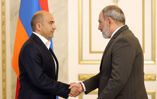 Nikol Pashinyan rencontre Edmon Marukyan dans le cadre de consultations avec les forces politiques extra-parlementaires