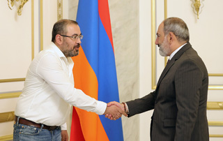 Nikol Pashinyan meets with Citizen’s Decision party executive body member Suren Sahakyan