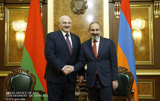 Alexander Lukashenko congratulates Nikol Pashinyan on winning elections