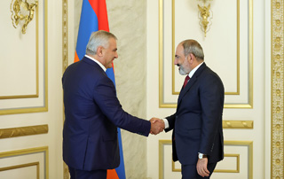 Nikol Pashinyan et Samvel Karapetyan discutent des programmes d'investissement mis en œuvre par le groupe  «Tashir»