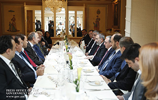 Премьер-министр встретился с армянскими бизнесменами Бельгии