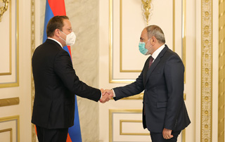 « L'UE prévoit un vaste programme d'investissement pour l'Arménie » - Nikol Pashinyan reçoit le commissaire à l'élargissement et à la politique de voisinage , Olivér Várhelyi