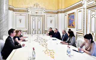 Je continuerai à être une amie de l'Arménie et des Arméniens au Parlement européen : Natalie Loiseau à Nikol Pashinyan

