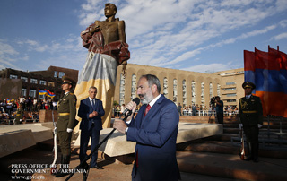 Никол Пашинян присутствовал на открытии памятника Араму Манукяну