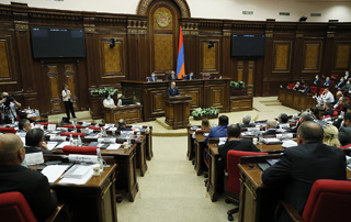 Речь премьер-министра Никола Пашиняна во время представления в НС программы правительства