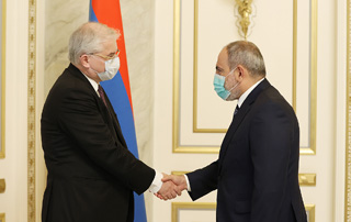 Премьер-министр принял российского сопредседателя Минской группы ОБСЕ Игоря Ховаева