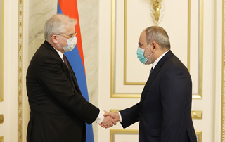 Le Premier ministre a reçu le coprésident russe du Groupe de Minsk de l'OSCE, Igor Khovayev