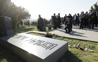 Le Premier ministre Pashinyan honore la mémoire des Arméniens qui ont sacrifié leur vie pour l'indépendance de la Patrie 