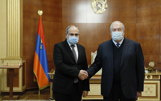 PM Pashinyan meets with President Sarkissian