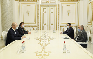 Le Premier ministre Pashinyan a reçu Roman Trotsenko, membre du conseil d'administration de GeoProMining 

