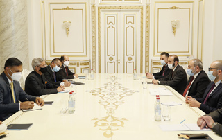 Nous avons des vision concrètes sur les domaines dans lesquels nous devrions coopérer : le Premier ministre a reçu le ministre indien des Affaires étrangères