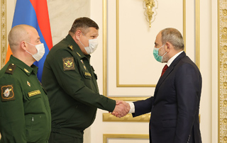 Премьер-министр Пашинян принял заместителя начальника Генерального штаба ВС РФ