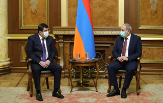 Full resumption of negotiation process within OSCE Minsk Group Co-Chairmanship is important - Pashinyan meets Artsakh’s President